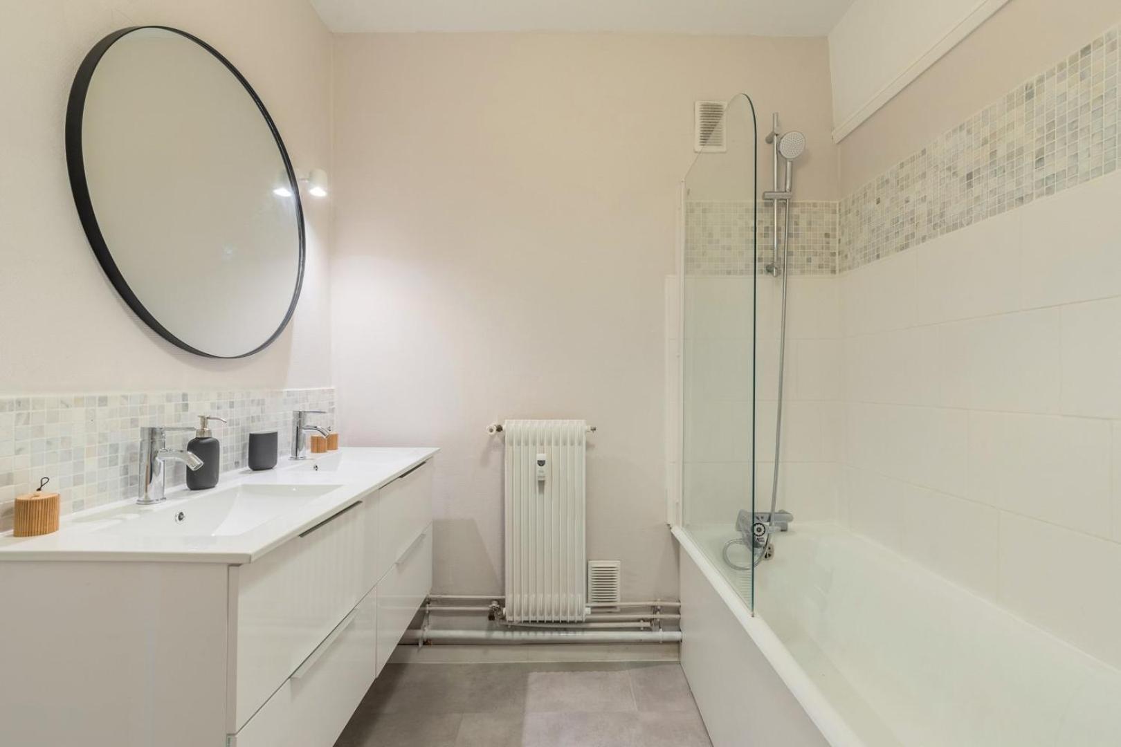 Spacious 3 Bedroom Apartment & Private Parking! Lambersart Exterior foto