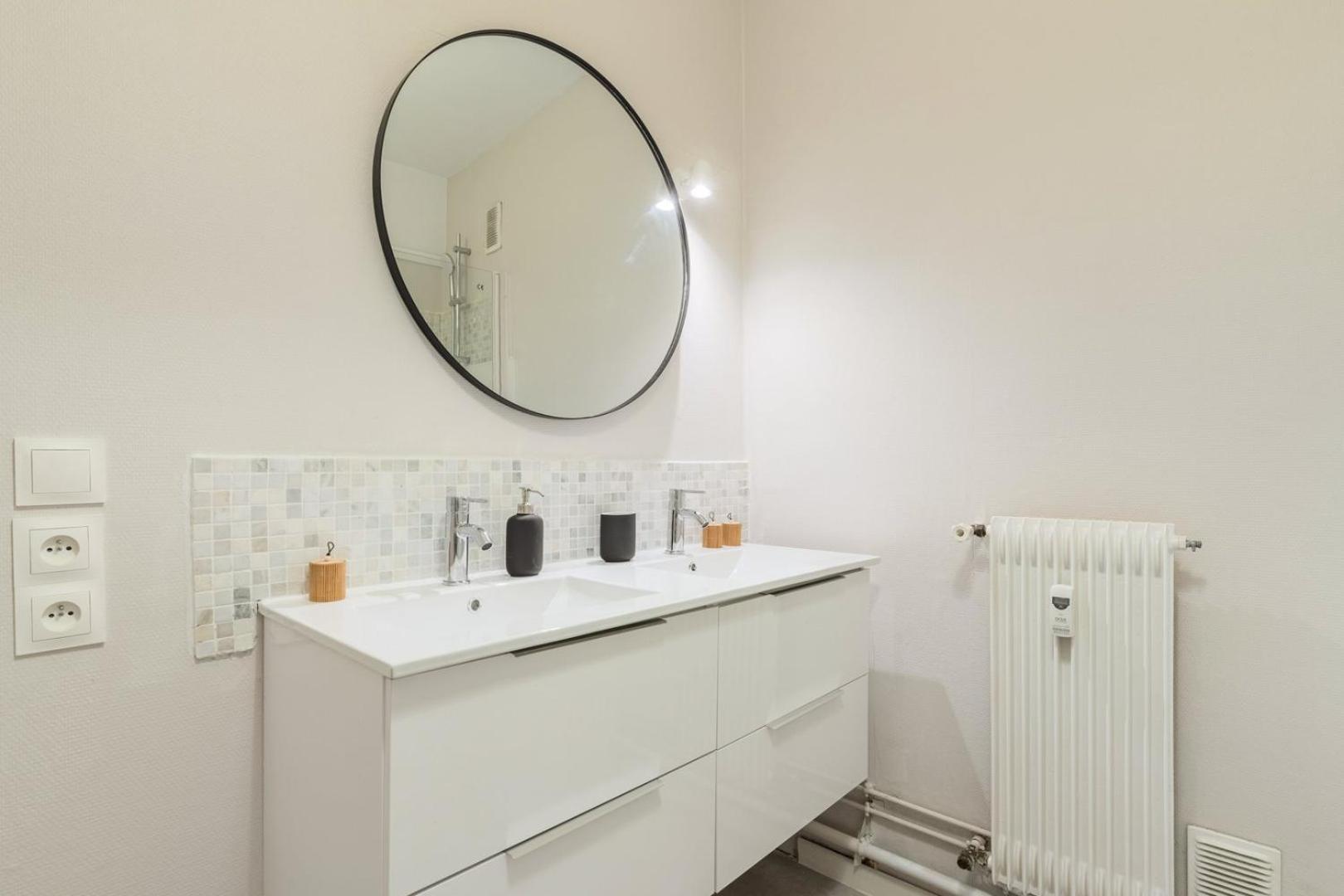 Spacious 3 Bedroom Apartment & Private Parking! Lambersart Exterior foto